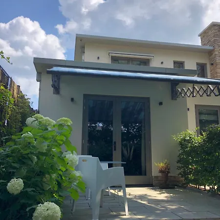 לינה וארוחת בוקר Luxe 