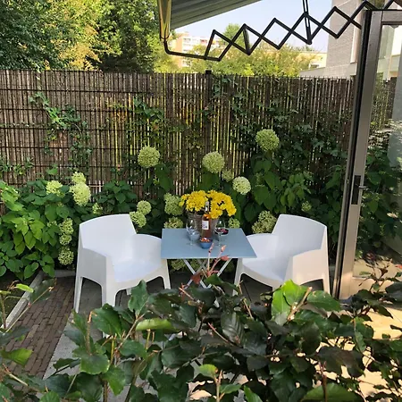 לינה וארוחת בוקר Luxe 