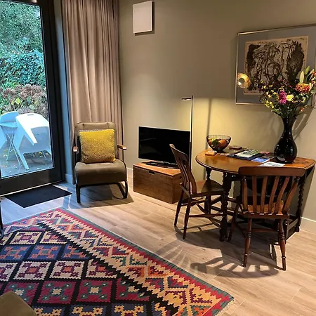 לינה וארוחת בוקר Luxe 