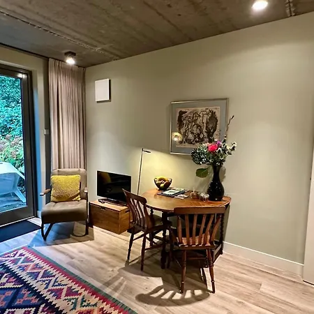 לינה וארוחת בוקר Luxe 