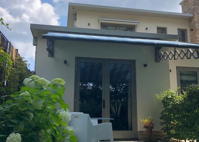 לינה וארוחת בוקר Luxe 